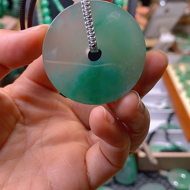 石英质玉挂件未镶嵌雪**鹰