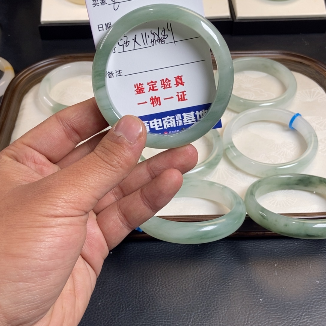 小***啊石英质玉未镶嵌手镯8