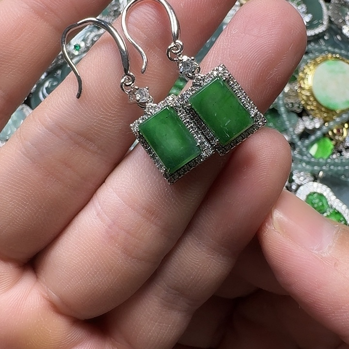 翡翠未镶嵌颈饰天然A货翡翠放漏