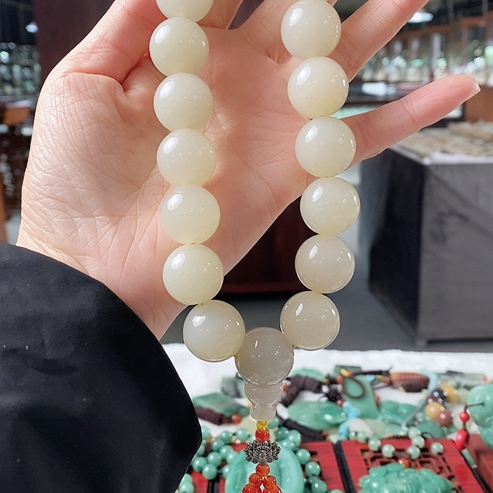 密玉（石英质玉）颈饰未镶嵌