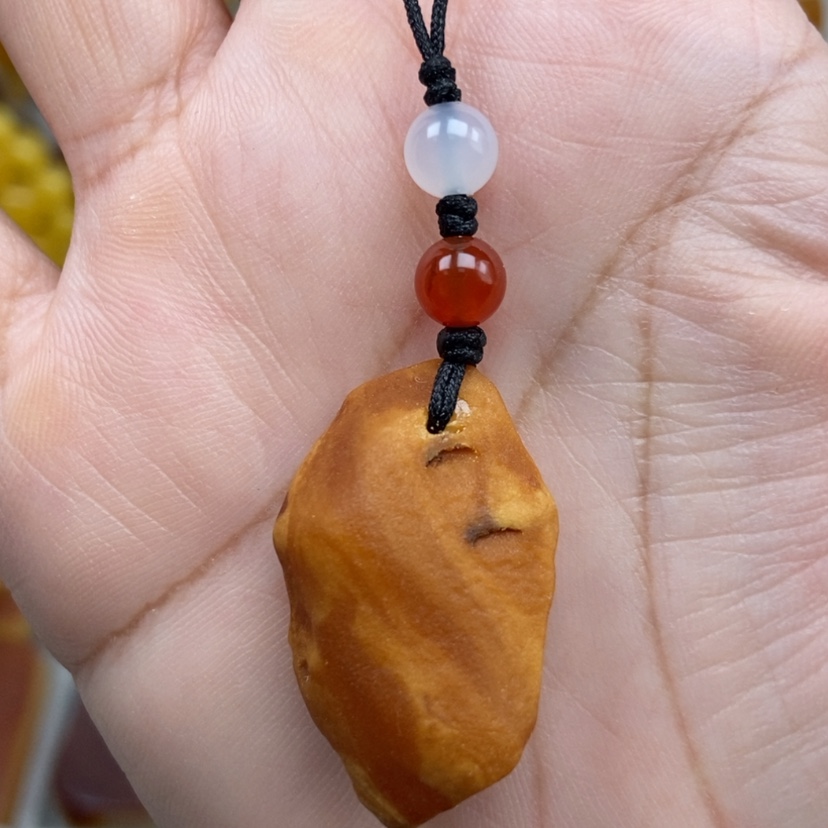 【闪购商品】琥珀颈饰未镶嵌