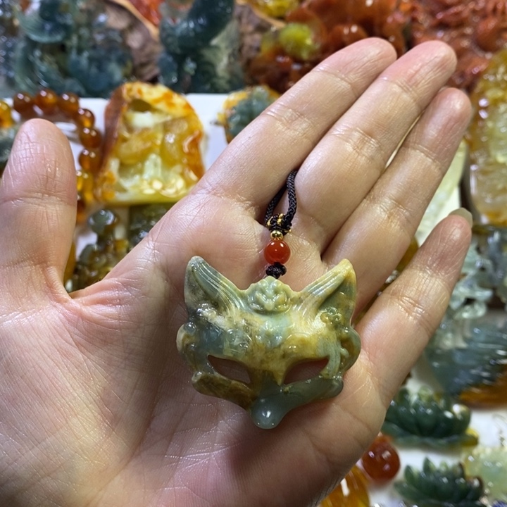 蛇纹石玉未镶嵌颈饰