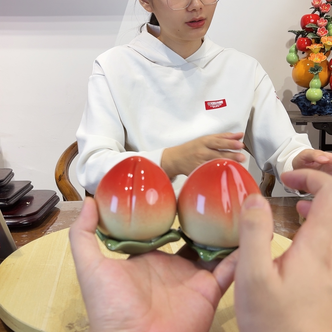 陶土寿桃一对摆件