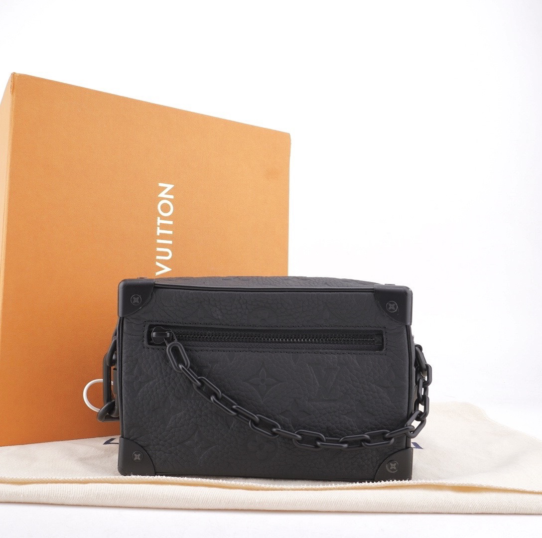 全新未使用 LV 闲置新芯片款Soft trunk老花压纹印黑盒子包 F574