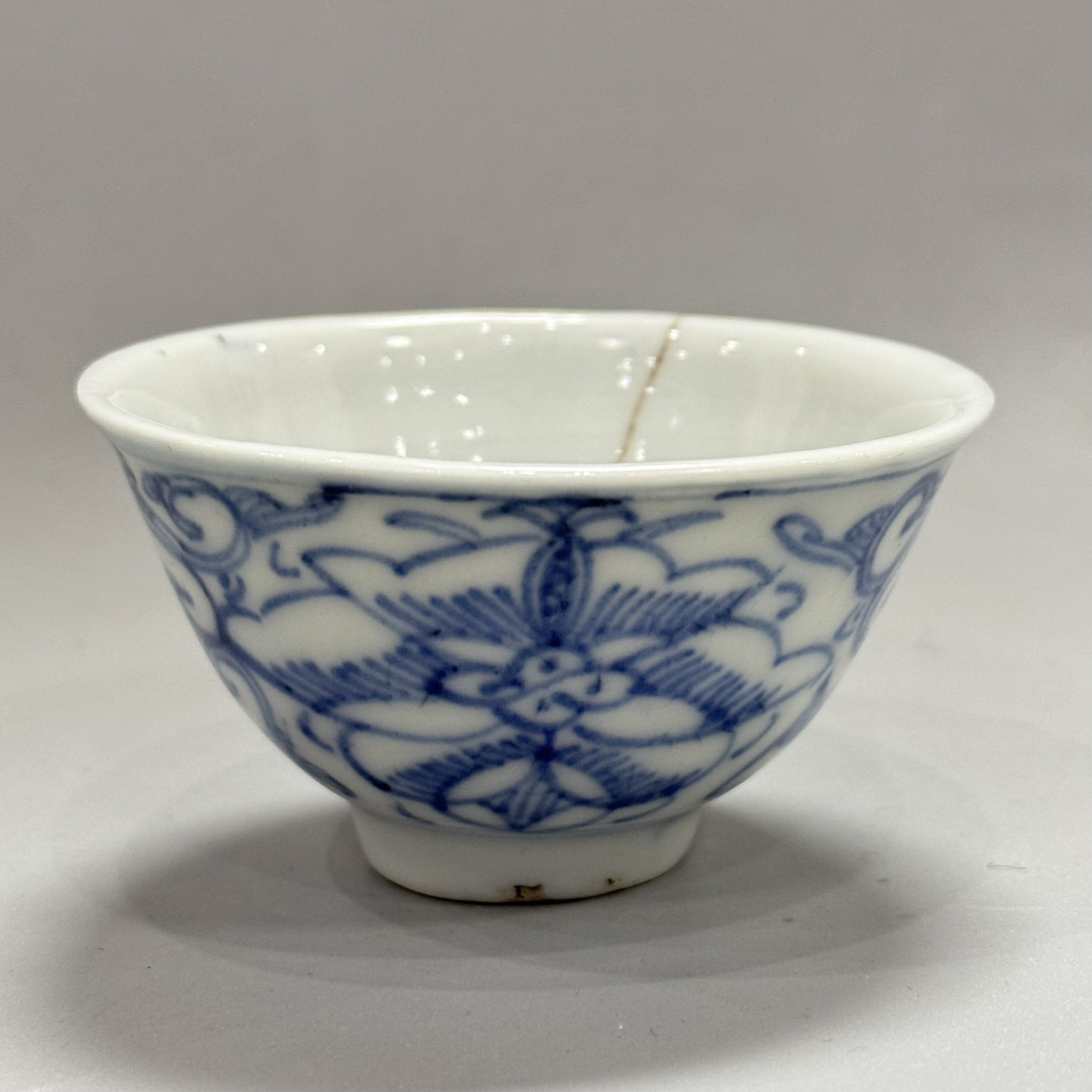 德化 青花线描缠枝花卉纹杯 锯钉修复 口径7.2 