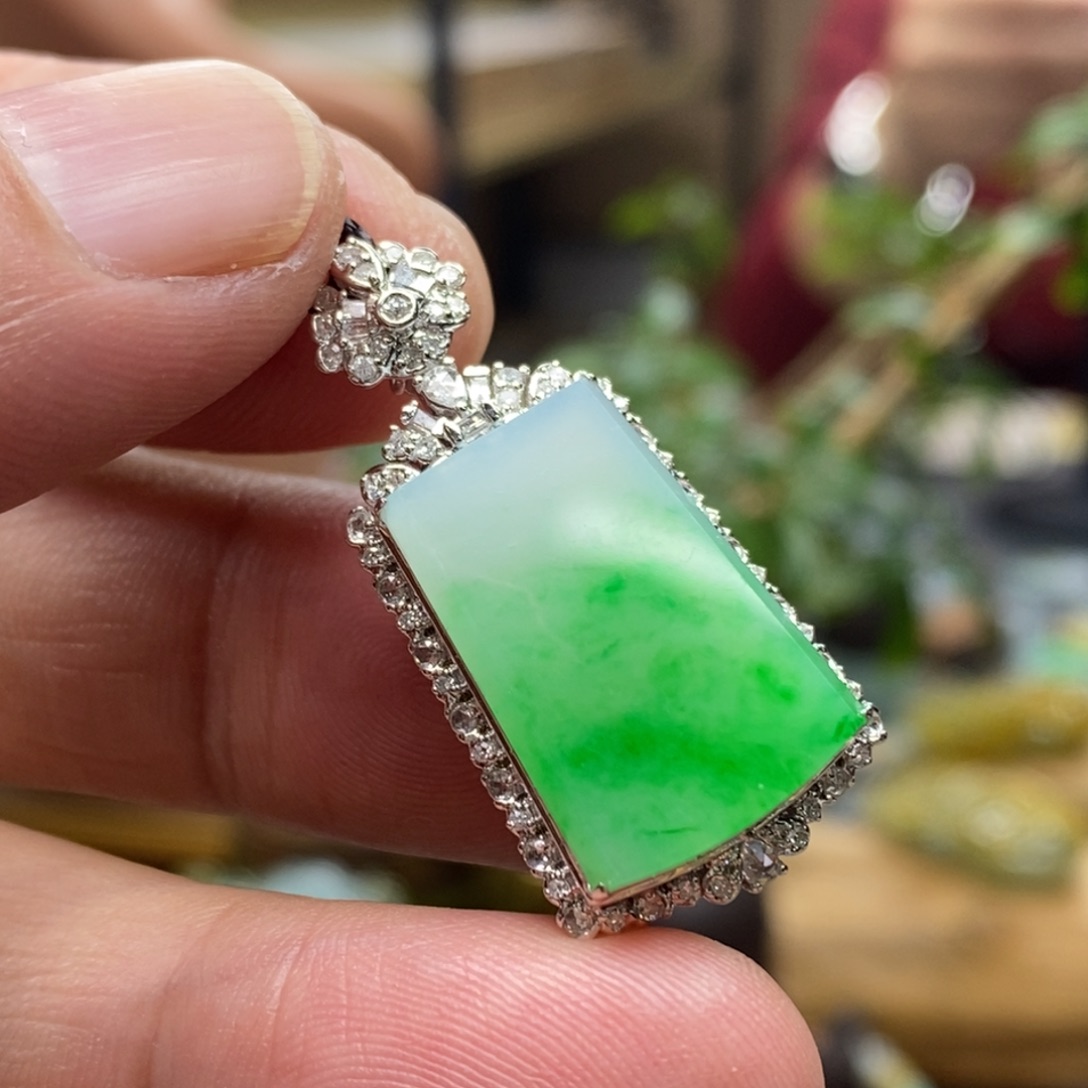 翡翠颈饰18K金镶嵌挂件