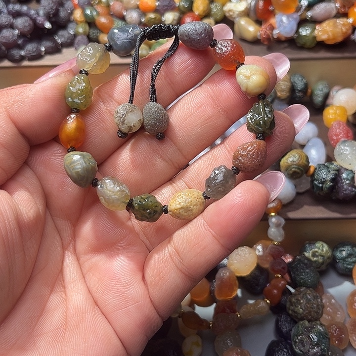 阿拉善彩玛瑙手串