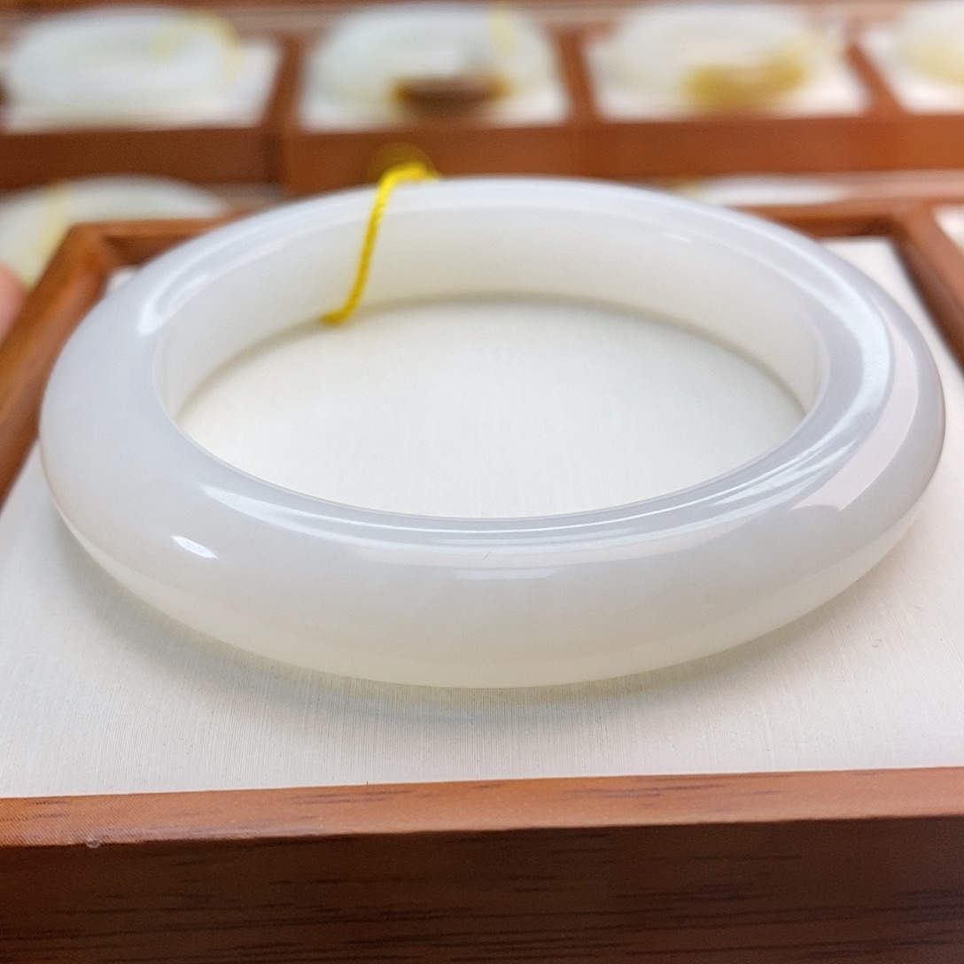 和田玉（白玉）手镯未镶嵌55