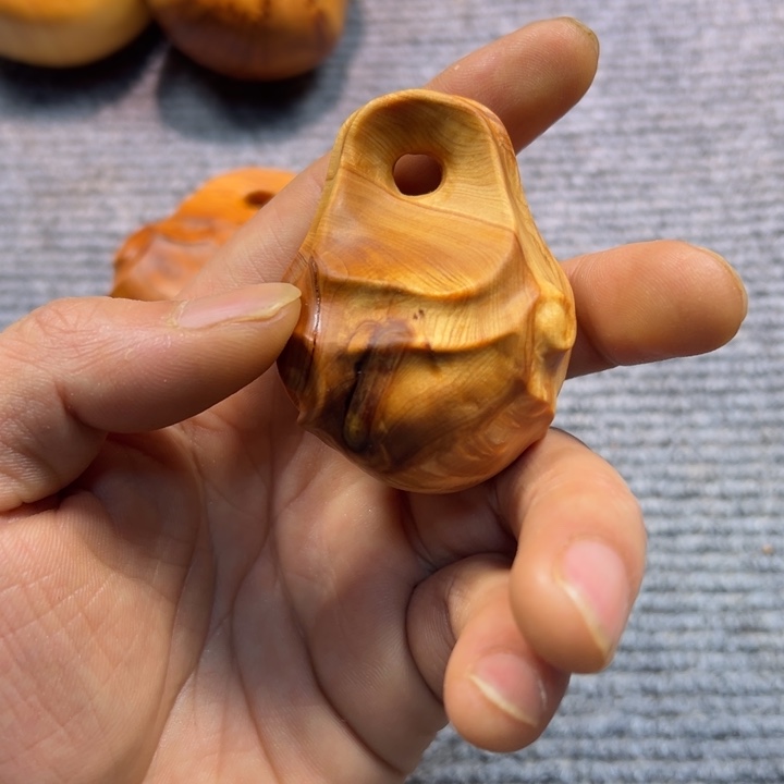 哎***子柏木（崖柏）陈化老料手串把件 