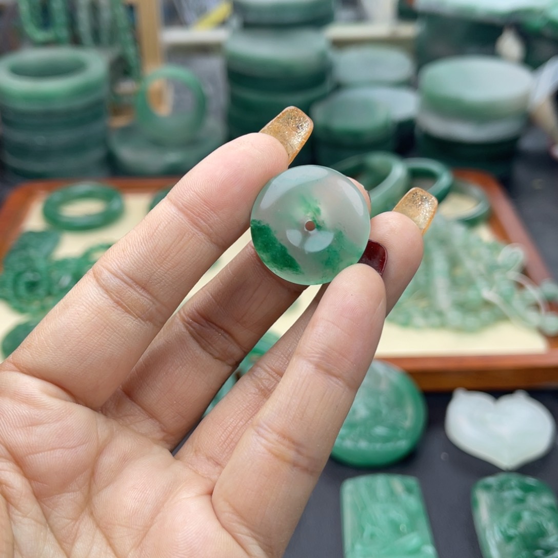 石英质玉颈饰未镶嵌