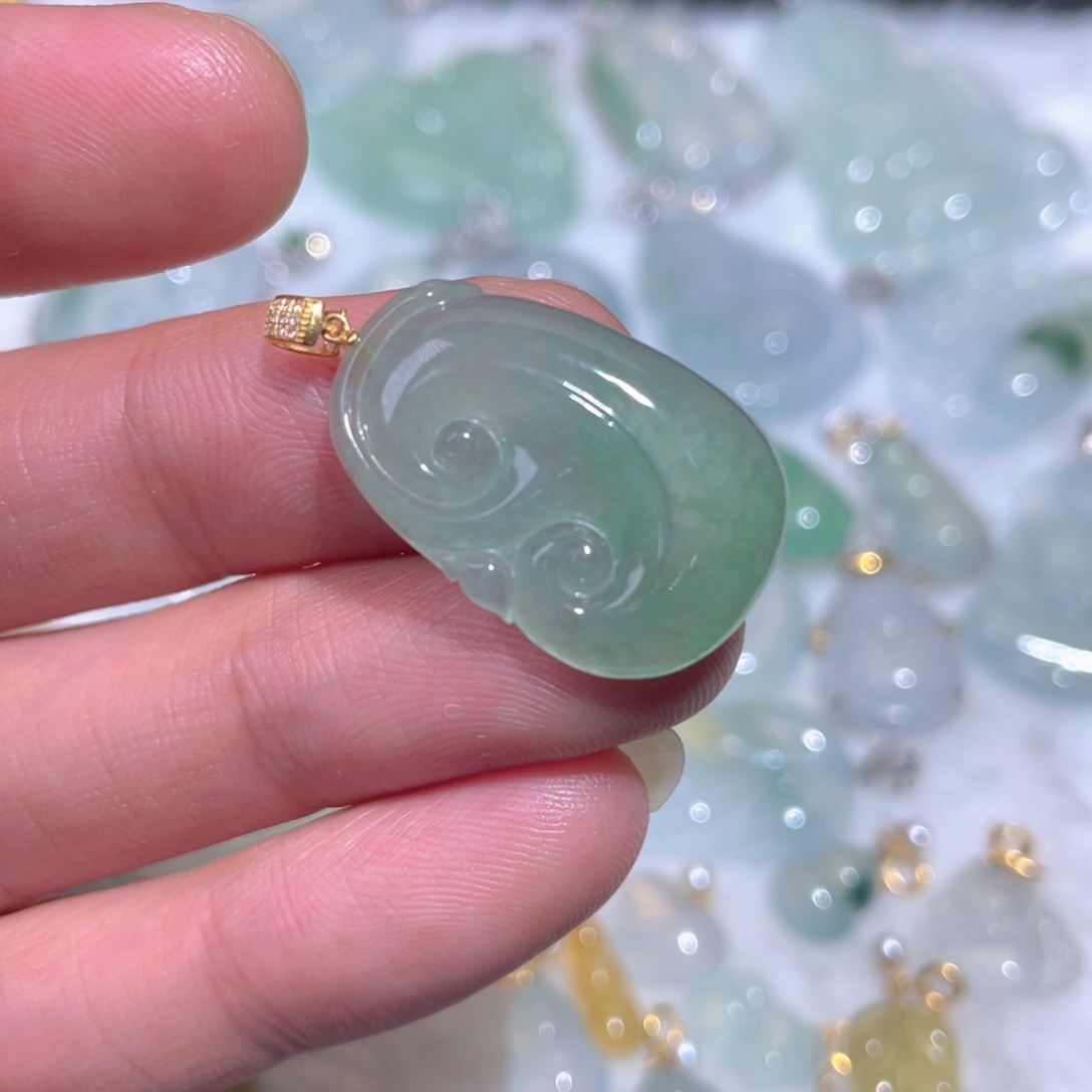 翡翠18K金镶嵌颈饰翡翠