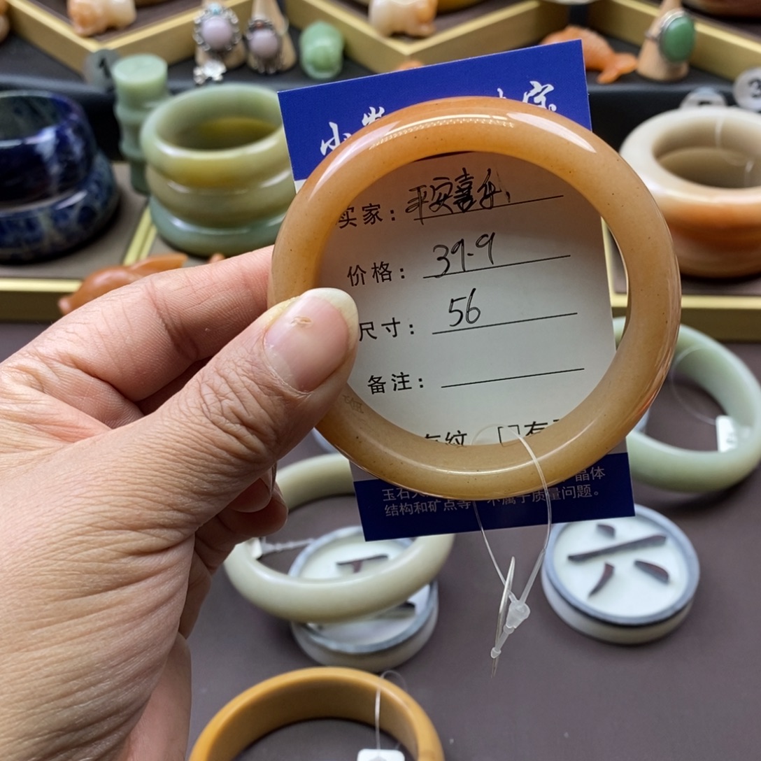 ╭***╮石英质玉未镶嵌手镯