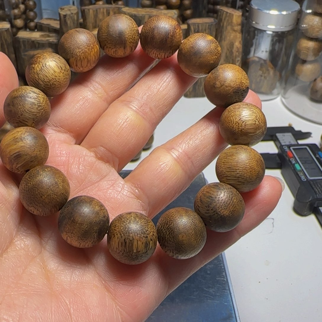 橄榄核手串/手链〈****〉卡1.5奇楠圆珠16克