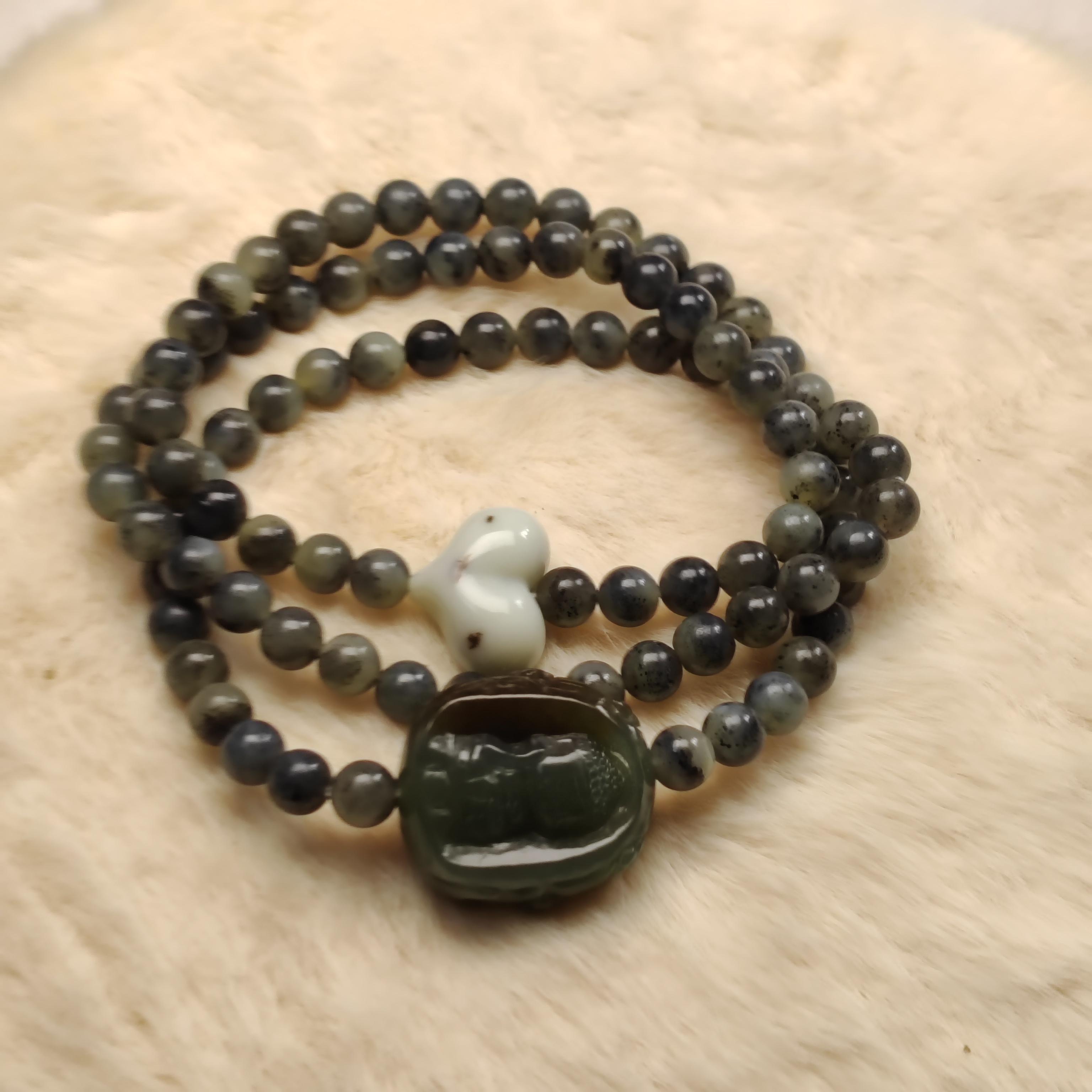 和田玉点墨青花唐佛牌多圈手串