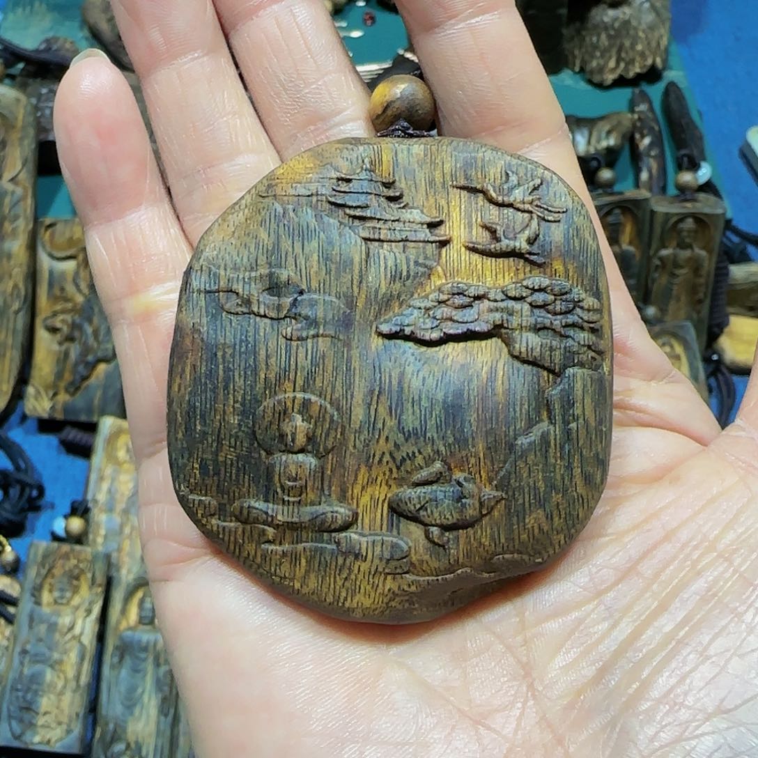 吊坠沉香风*渡海南白奇乌身老料雕刻山水牌带绳23.6克