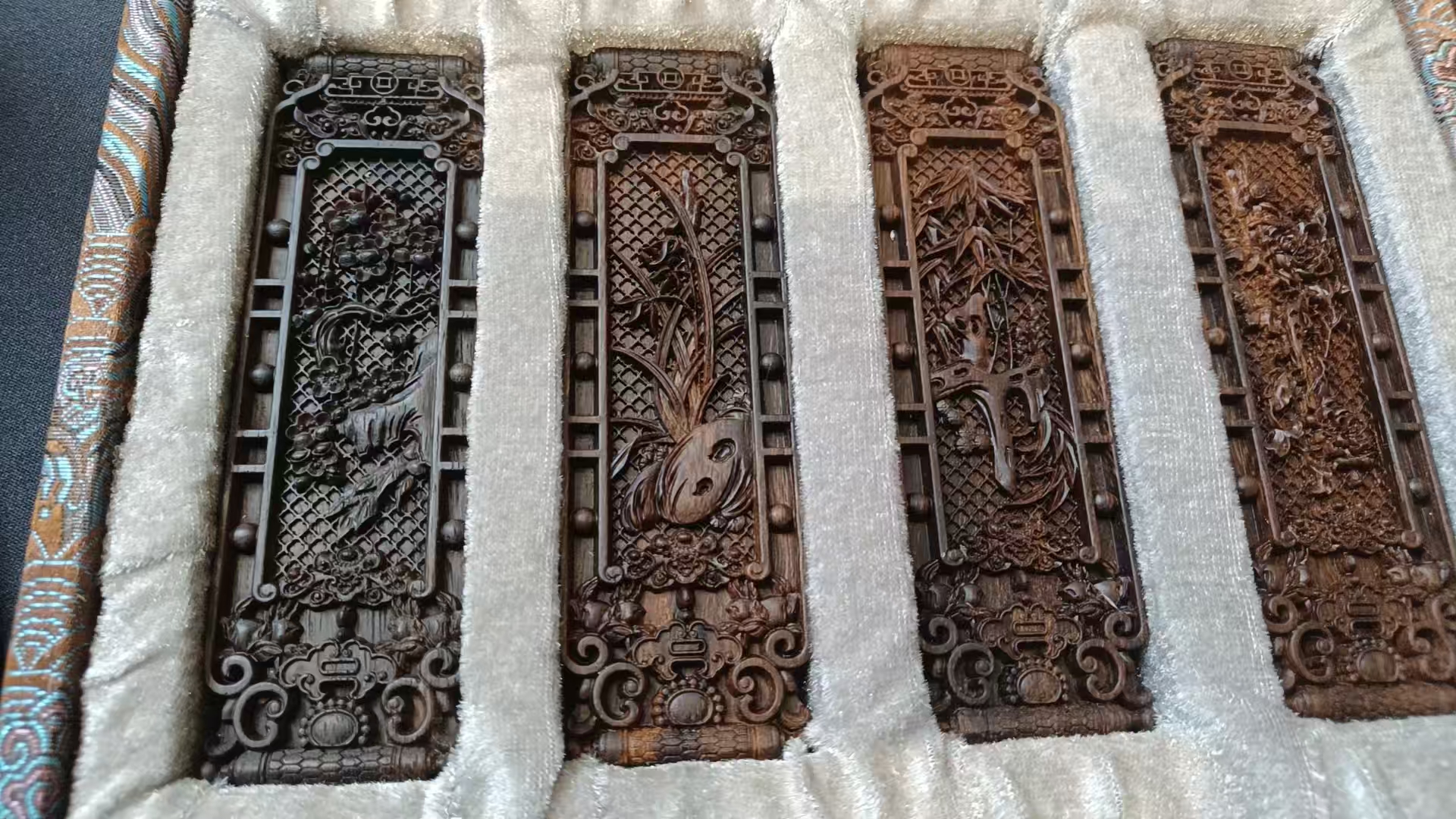 【满意珍藏】RZH35655 富森红土梅兰竹菊四条屏 （多样性发货）