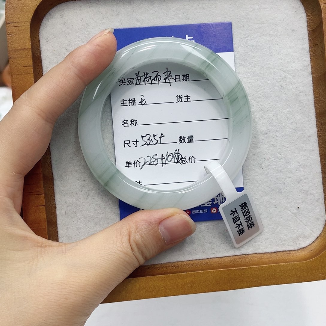 石英质玉手镯未镶嵌