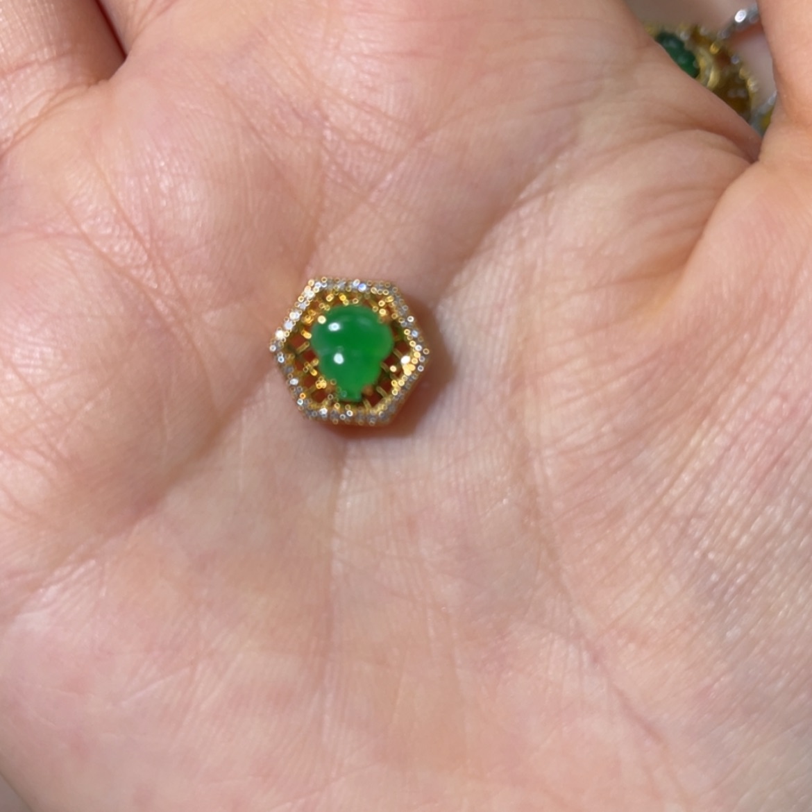 【闪购商品】颈饰18K金镶嵌翡翠T*