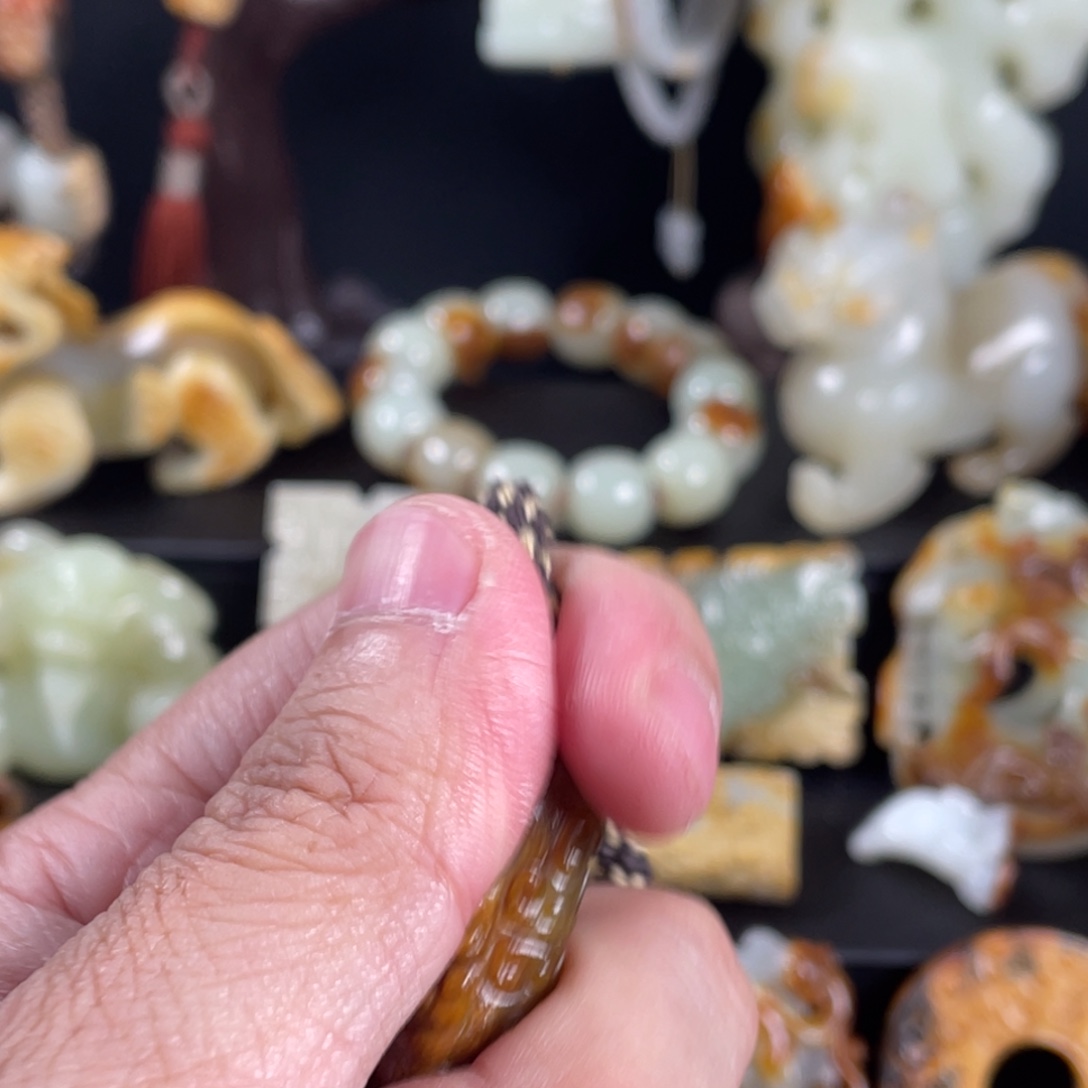 凡***凡和田玉未镶嵌颈饰