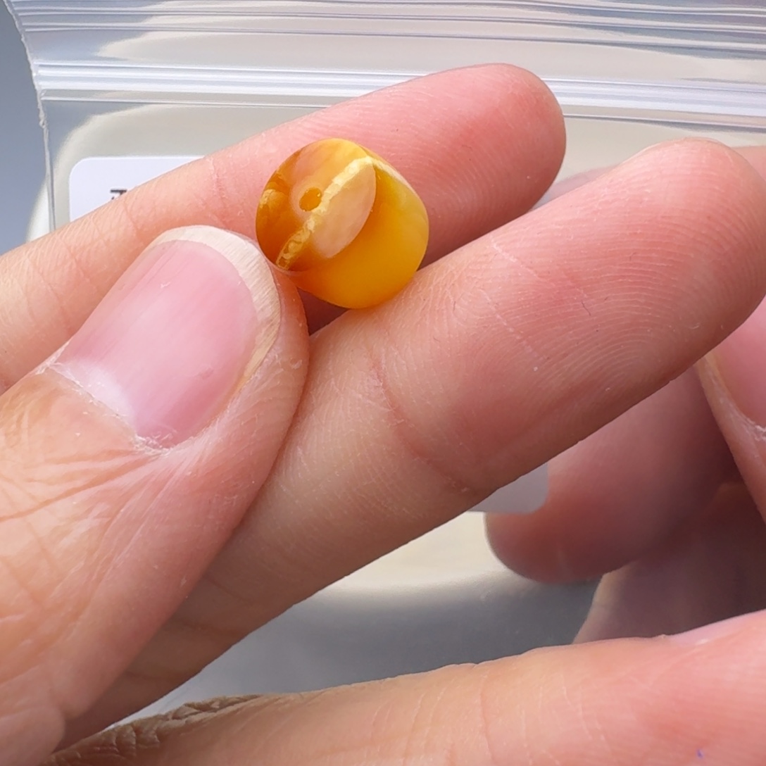 琥珀未镶嵌裸石琥珀