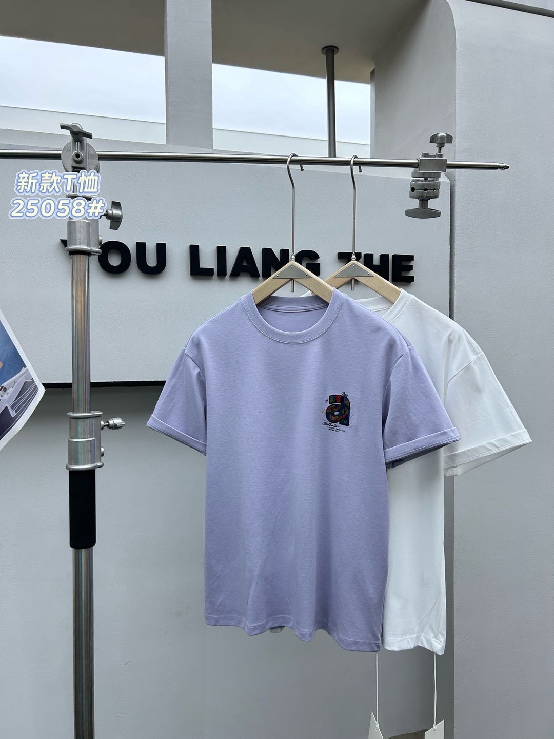 《黑色》小众设计时尚撤柜新款短T-25058