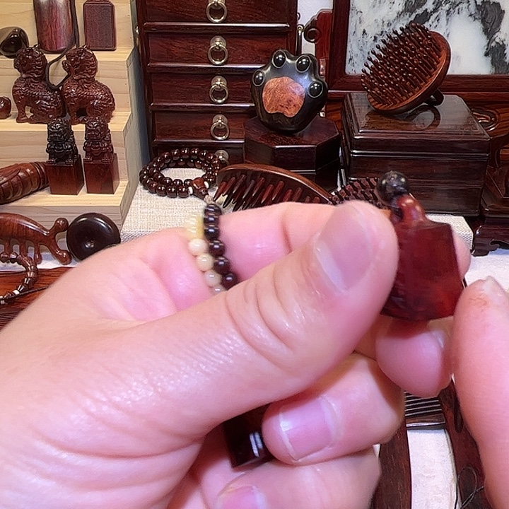 奥氏黄檀（白酸枝）紫檀木小吊坠