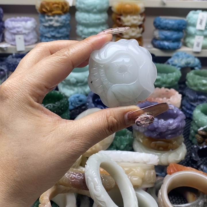 未镶嵌手镯石英岩玉