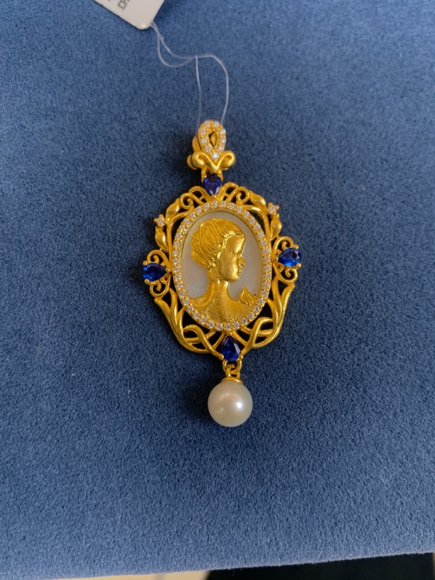 聚鑫黄金 足金999 女王牌吊坠