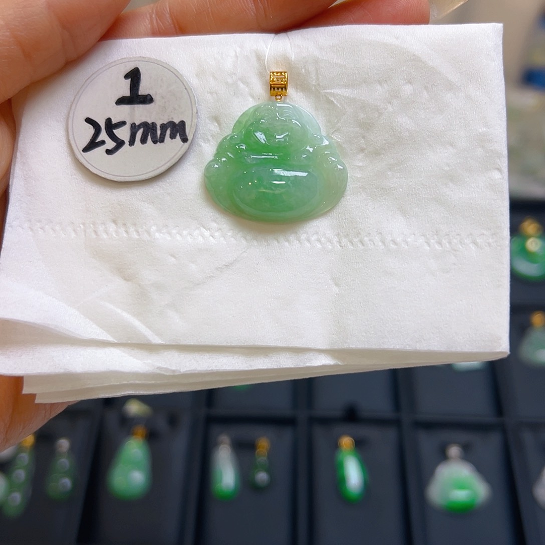 翡翠颈饰18K金镶嵌翡翠