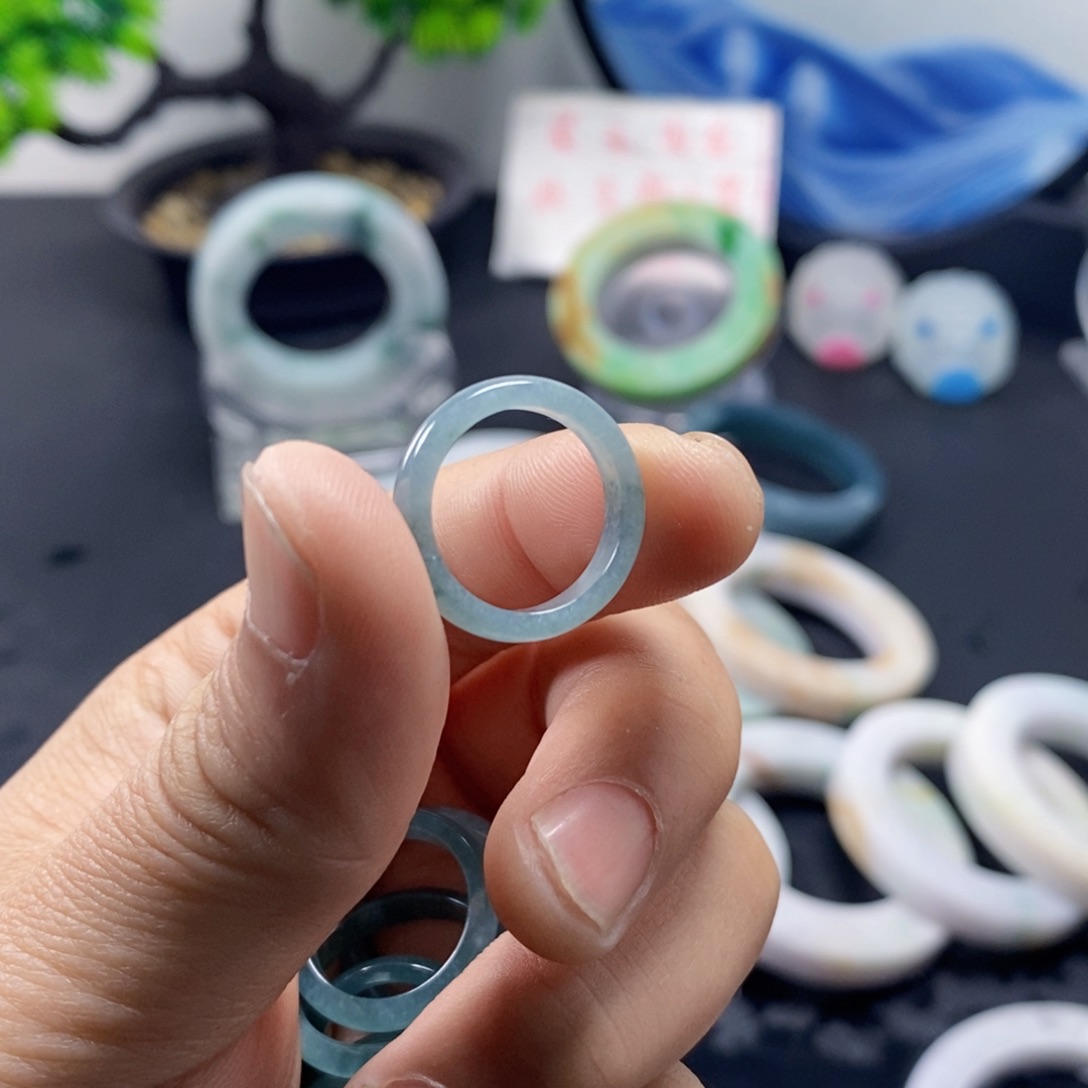 翡翠戒指未镶嵌谢****顾