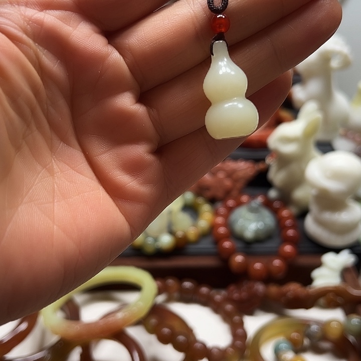 蛇纹石玉吊坠未镶嵌