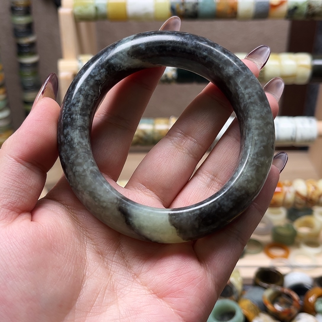 蛇纹石玉未镶嵌手镯56.7
