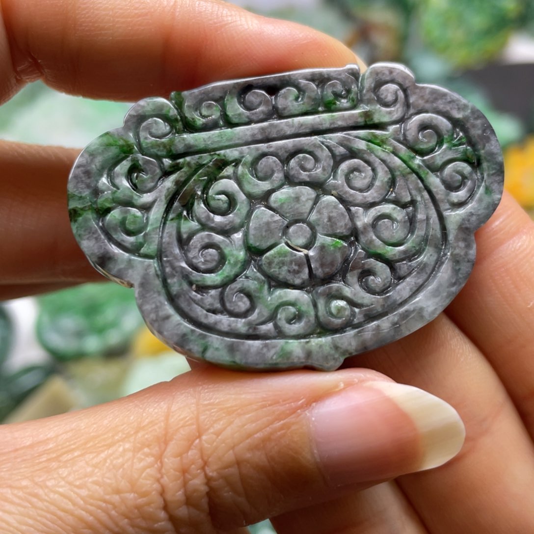 翡翠颈饰未镶嵌牌子