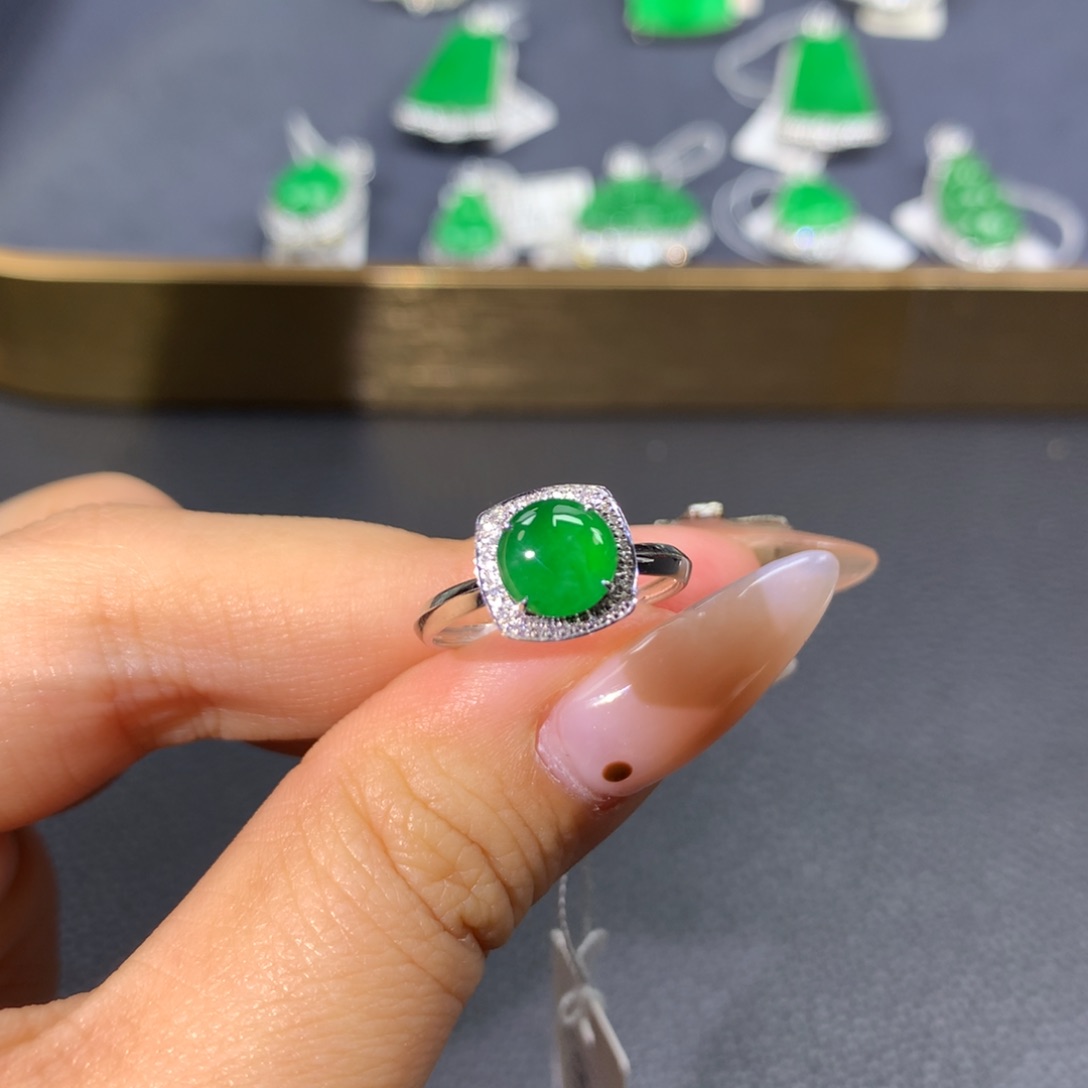 翡翠戒指18K金镶嵌翡翠