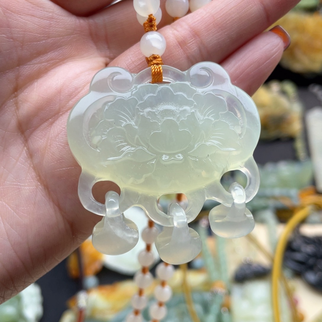 蛇纹石玉颈饰未镶嵌