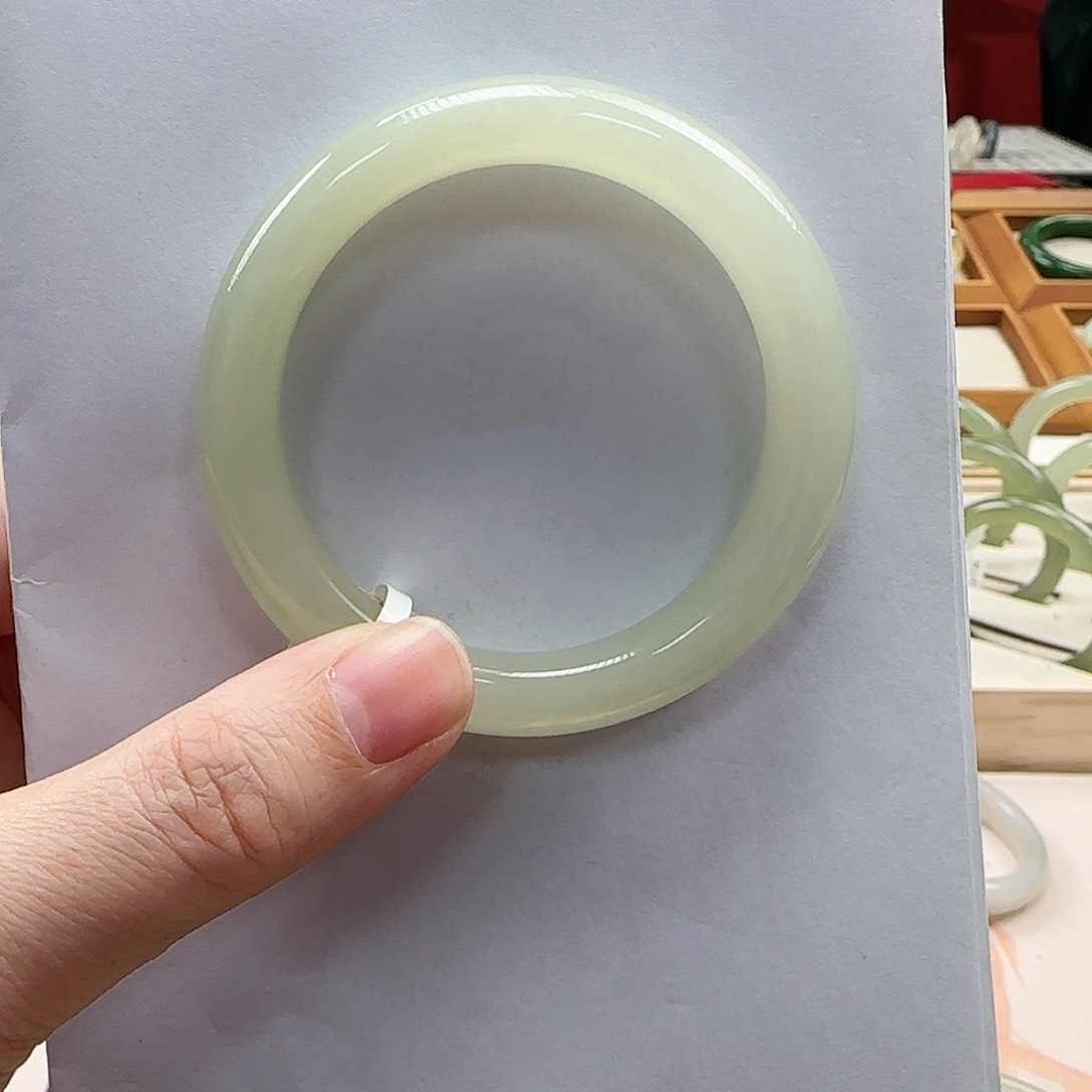 和田玉手镯未镶嵌每****秘51