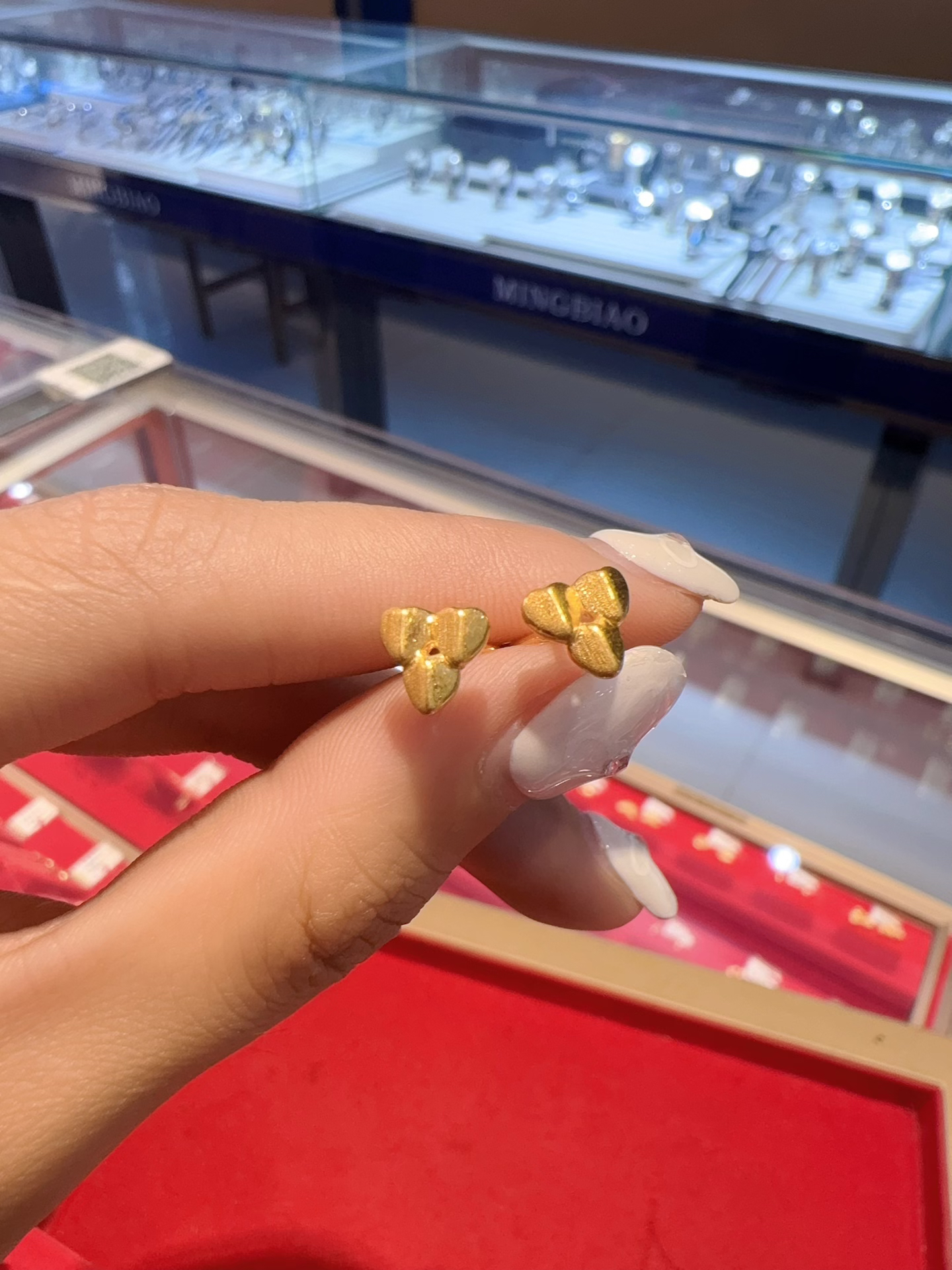 三叶草款耳钉时尚百搭适合送妈妈老婆
