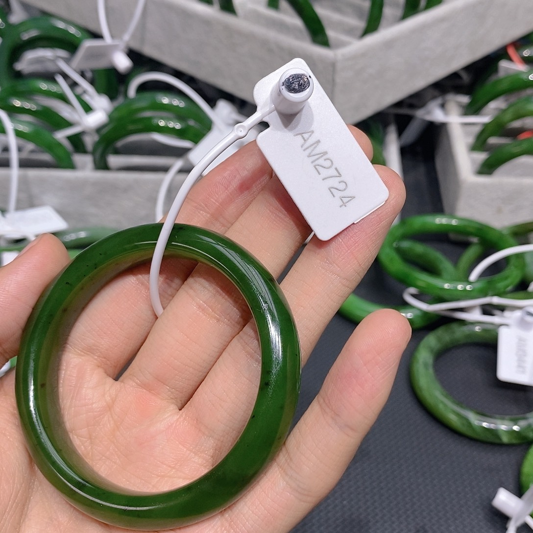 j***g和田玉未镶嵌手镯