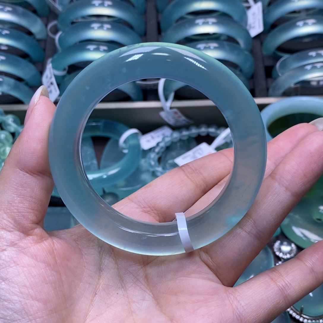 E***馆蛇纹石玉未镶嵌手镯