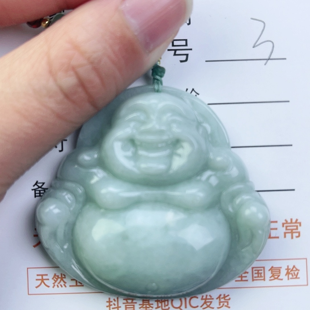 翡翠颈饰未镶嵌佛公