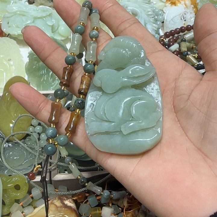 蛇纹石玉未镶嵌吊坠