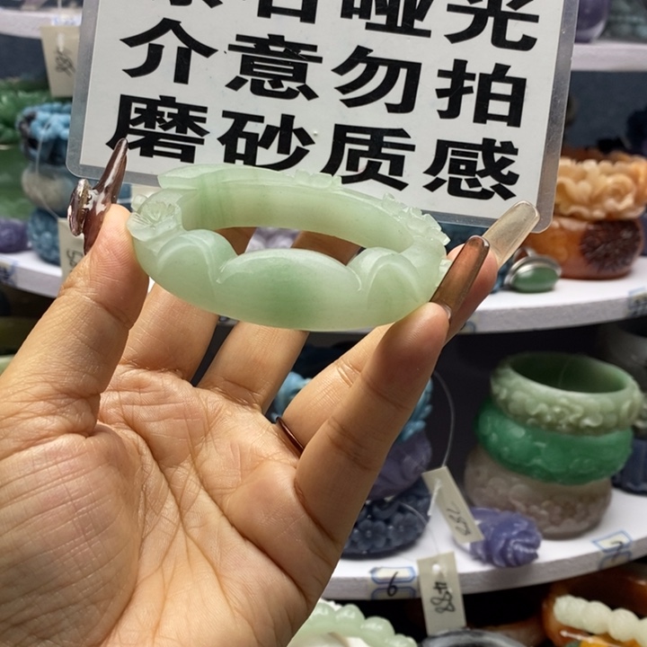 未镶嵌手镯石英岩玉