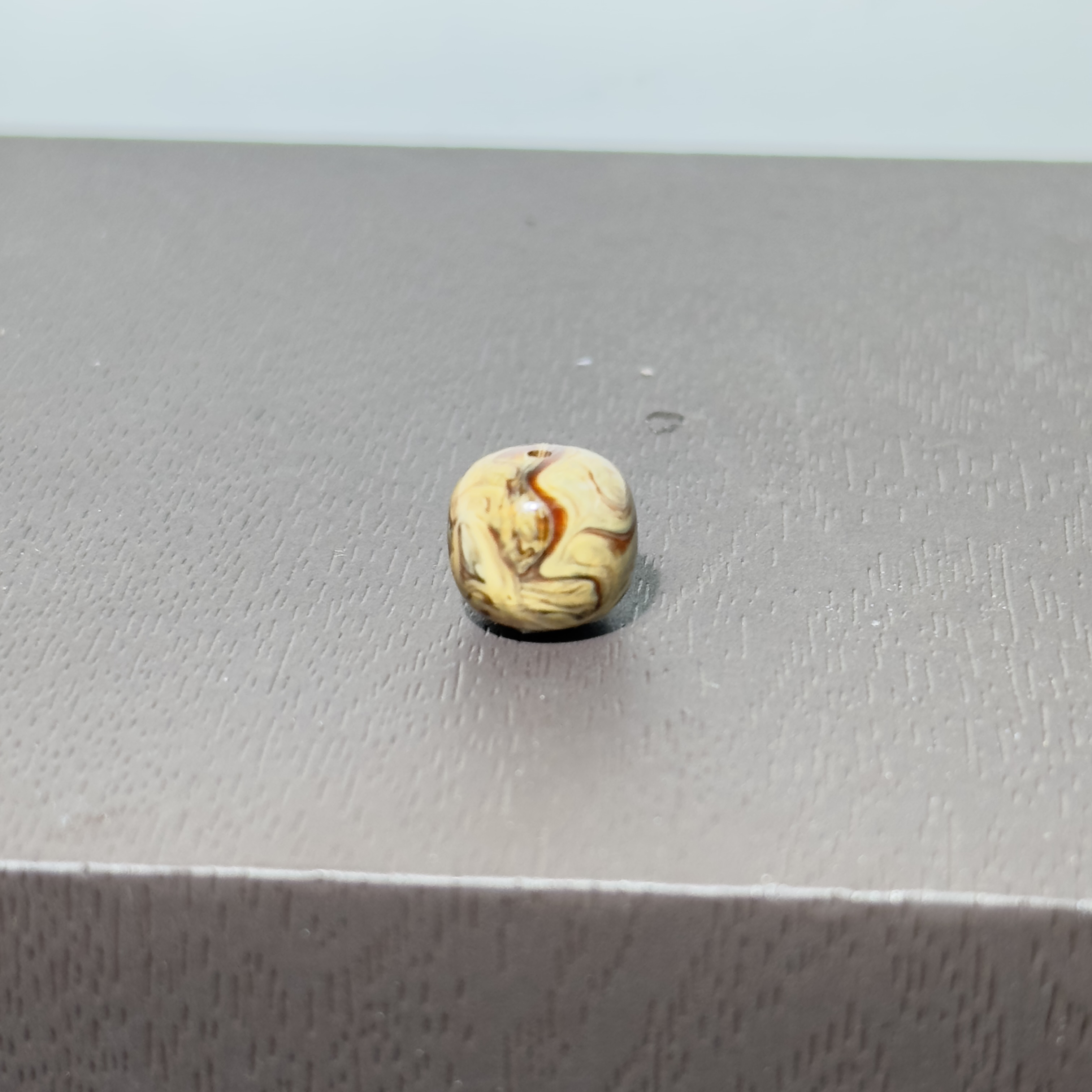 天然琥珀蜜蜡 彩沁 红白紫 一体 尺寸10mm