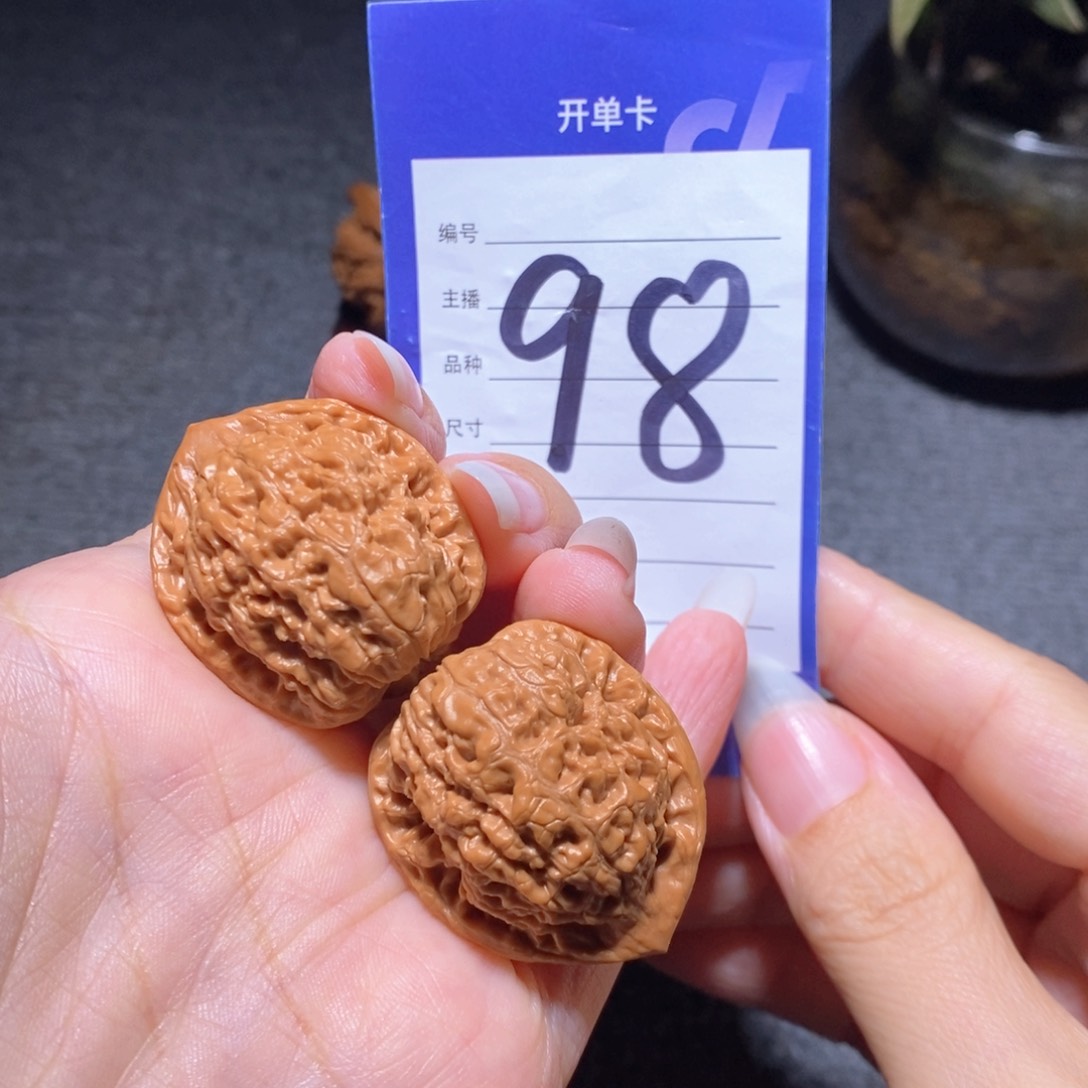 文玩核桃把件大官帽小手捻29左右有修