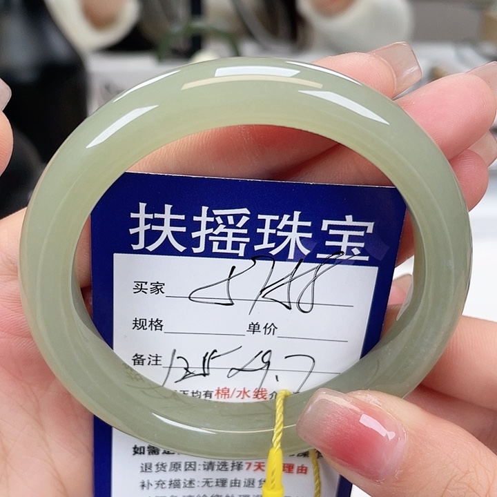 和田玉手镯未镶嵌