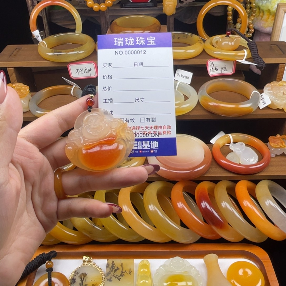 未镶嵌石英质玉（黄龙玉）颈饰00012