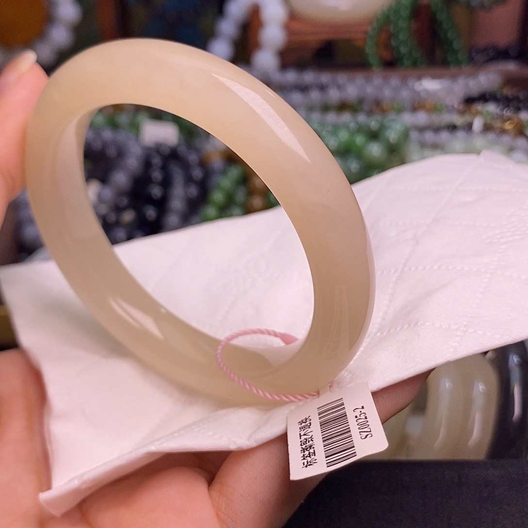 和田玉未镶嵌颈饰藕粉熟色老矿料手镯57.7