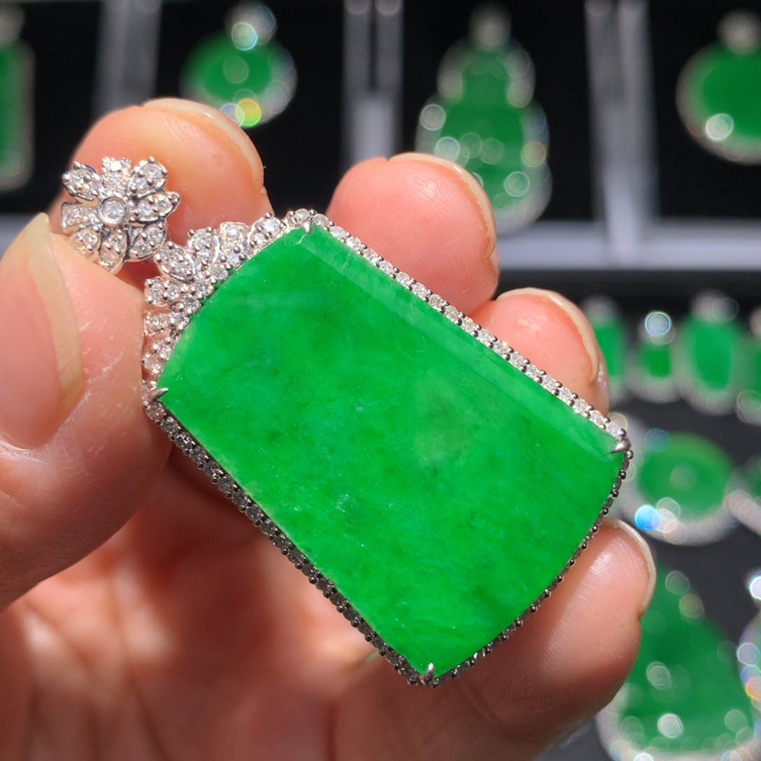 翡翠颈饰18K金镶嵌翡翠