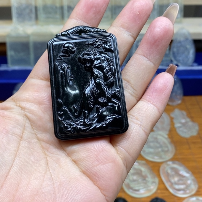 【闪购商品】蛇纹石玉未镶嵌颈饰