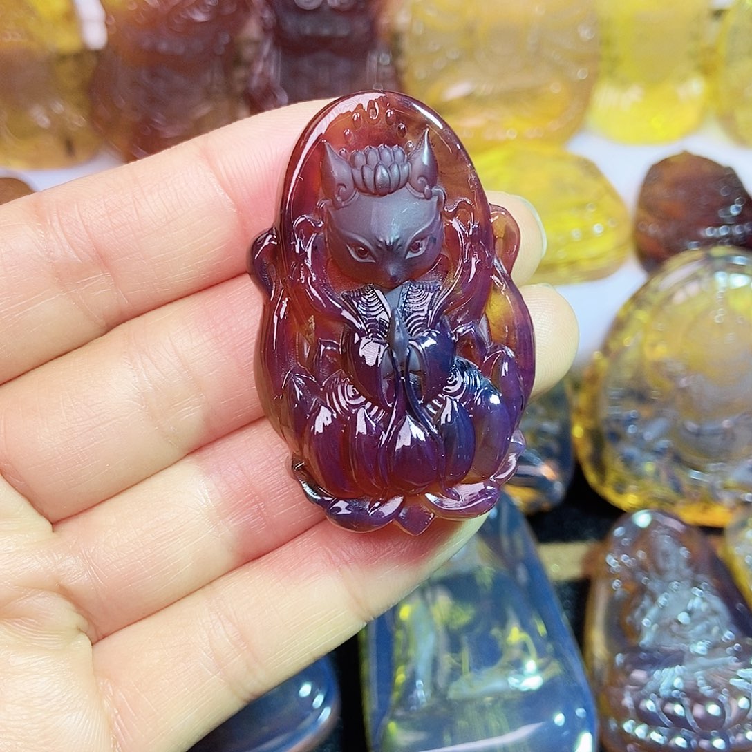 琥珀颈饰未镶嵌狐狸